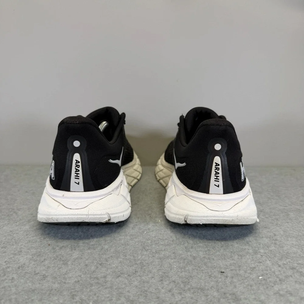 Hoka Arahi 7 Mens Shoes Size 9 Wide Black White Running Sneakers 1147870 BWHT